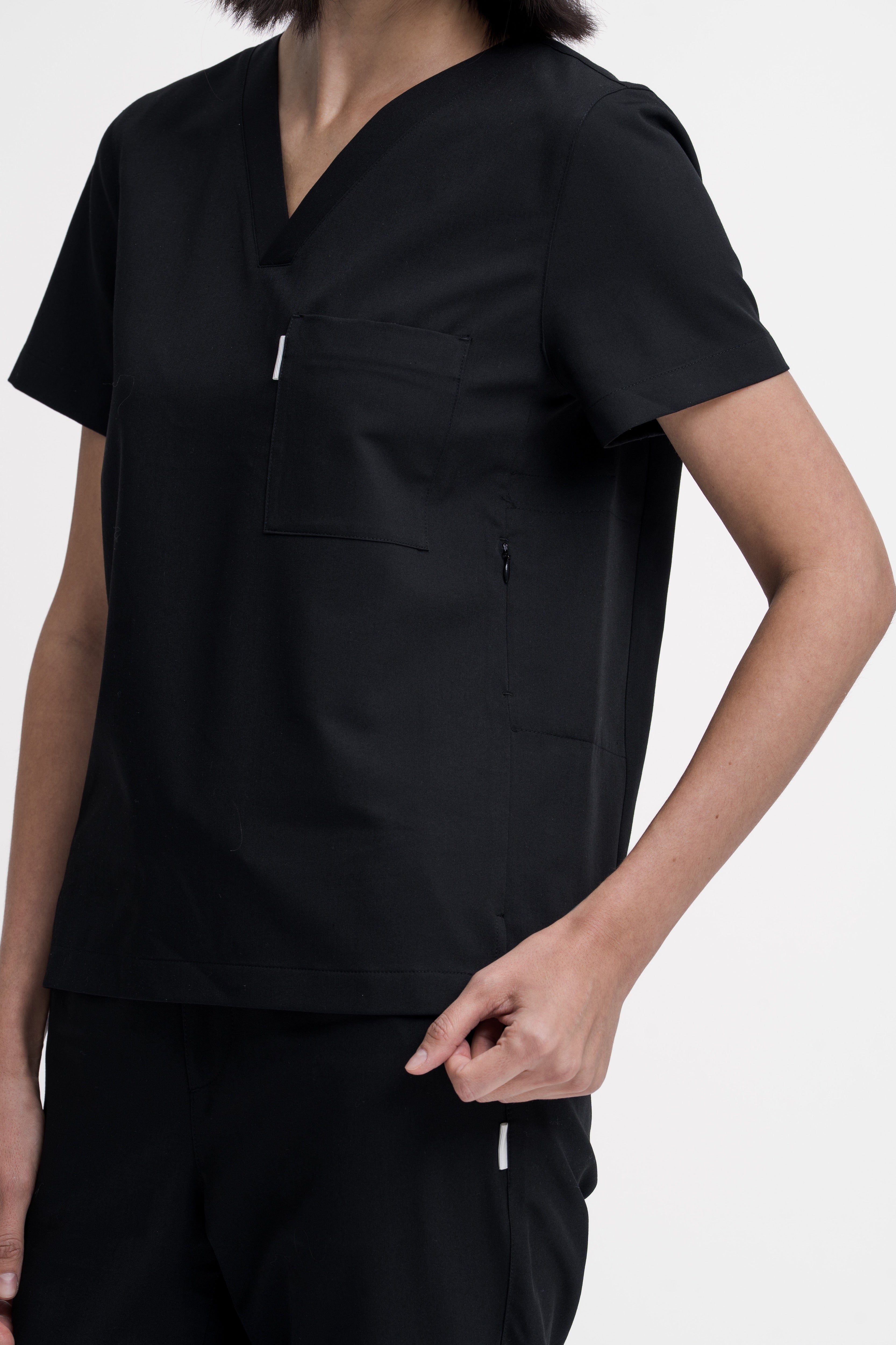 WOMEN'S CORE V-NECK SCRUB TOP | BLACK
