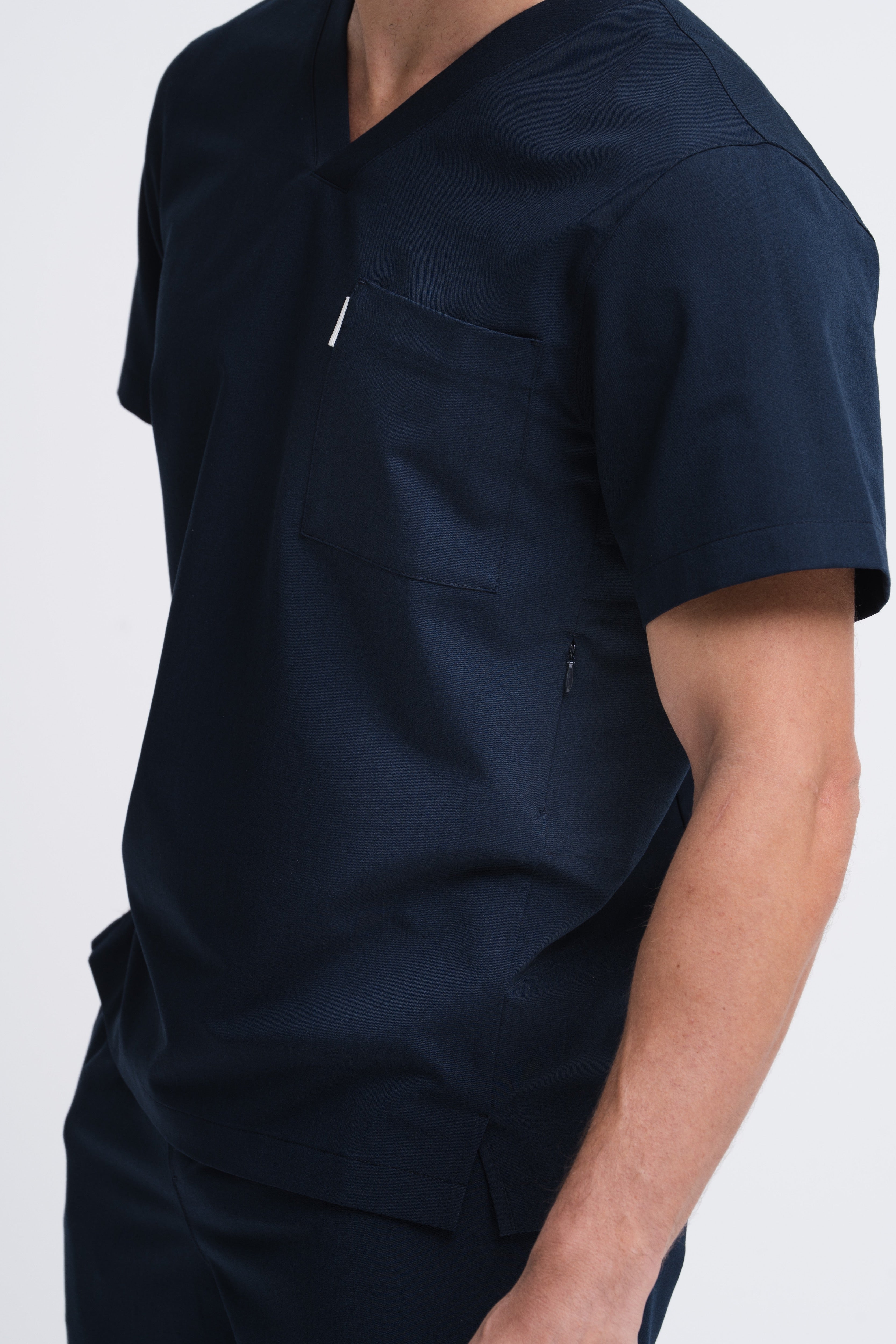 MEN'S CORE V-NECK SCRUB TOP | NAVY