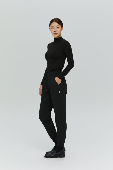 Perfect Scrub Jogger in Black