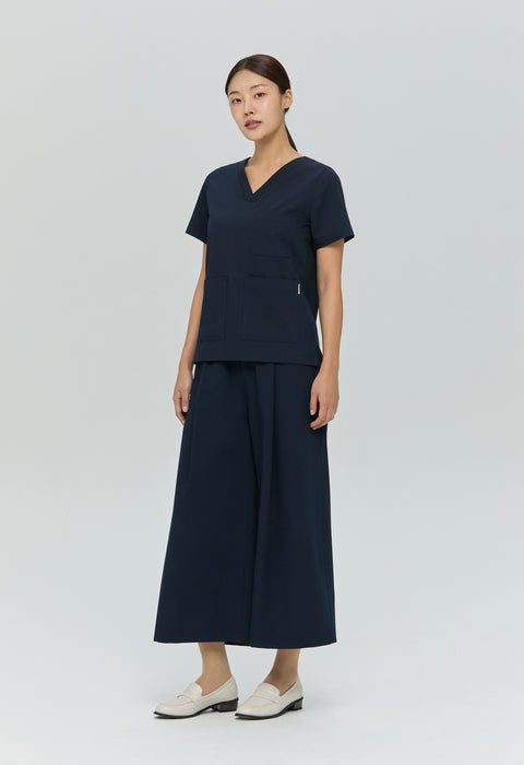Perfect V Neck 3 Pkt Scrub Top in Navy