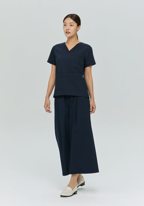 Perfect V Neck 3 Pkt Scrub Top in Navy