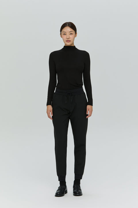 Perfect Scrub Jogger in Black