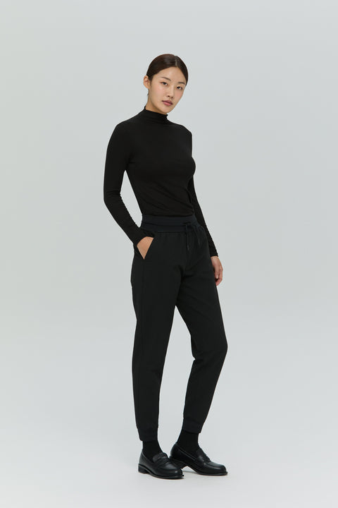 Perfect Scrub Jogger in Black