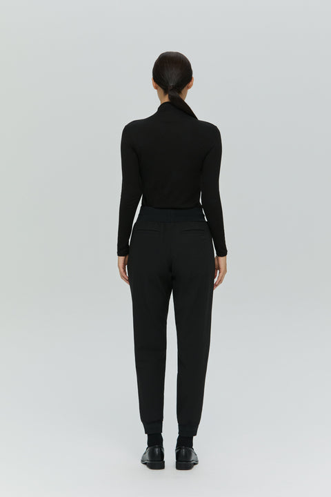 Perfect Scrub Jogger in Black