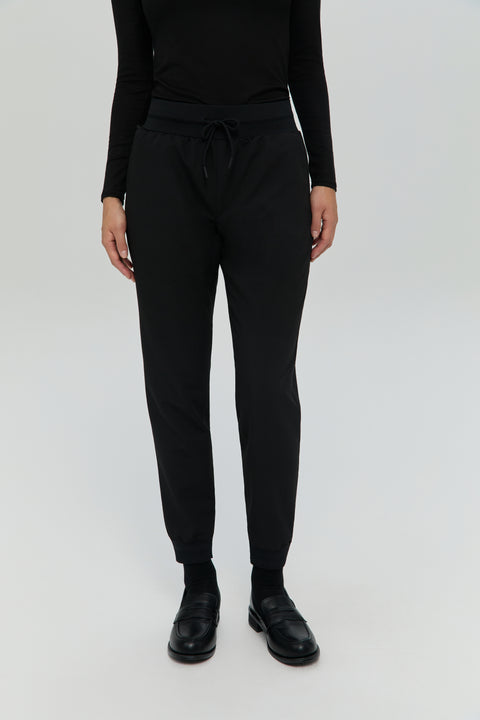 Perfect Scrub Jogger in Black