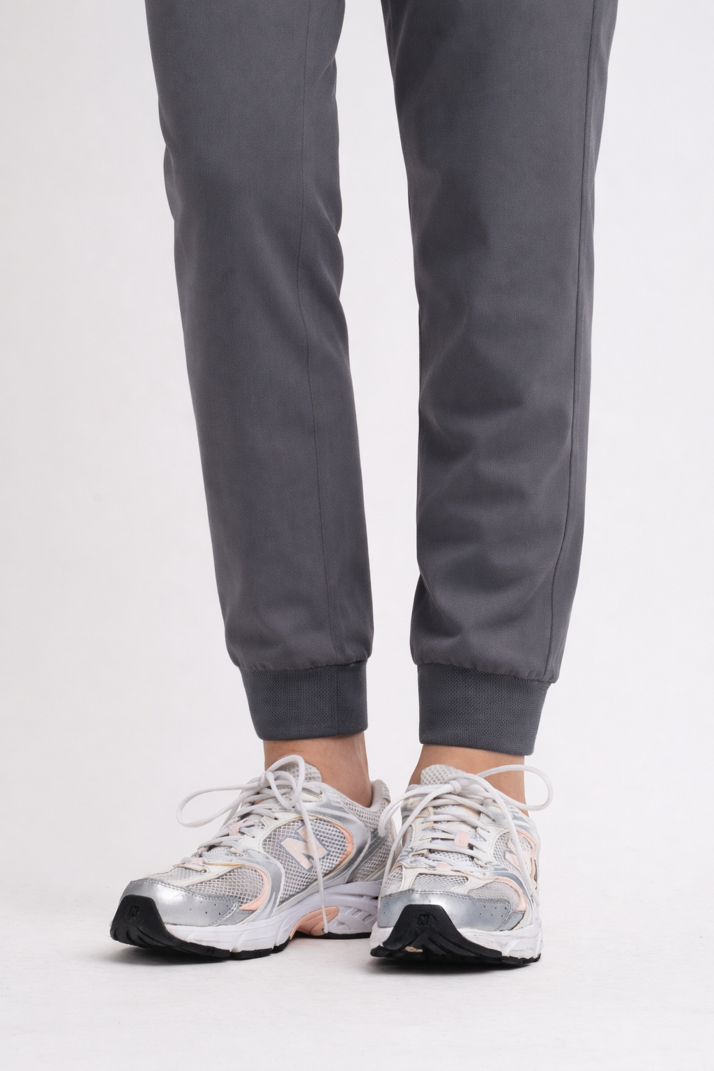 True Waist Scrub Jogger in Grey